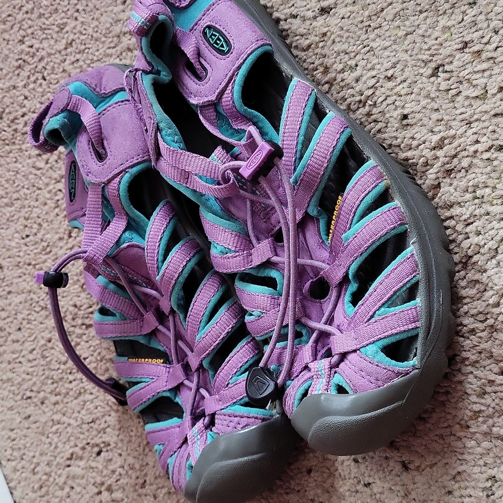 Keen Sandals - Size Y5